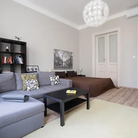 Appartement Bpr Castle Hill With Garden Boedapest